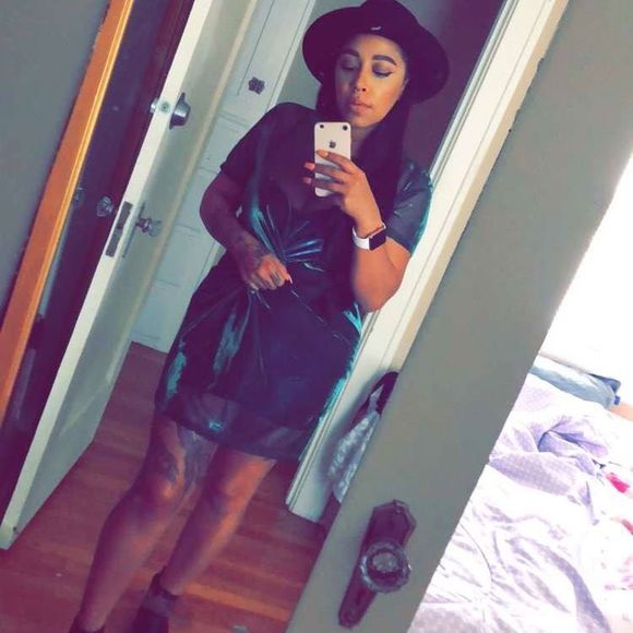 Meet your Posher, Ivelys - Picture 1 of 1